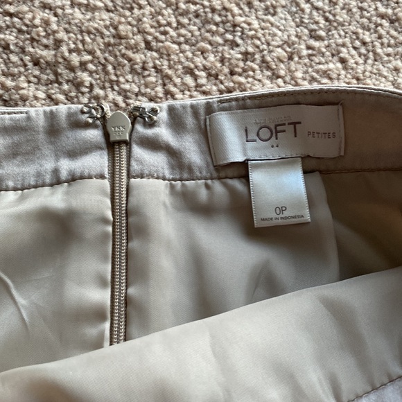 Loft tan skirt - Picture 2 of 4